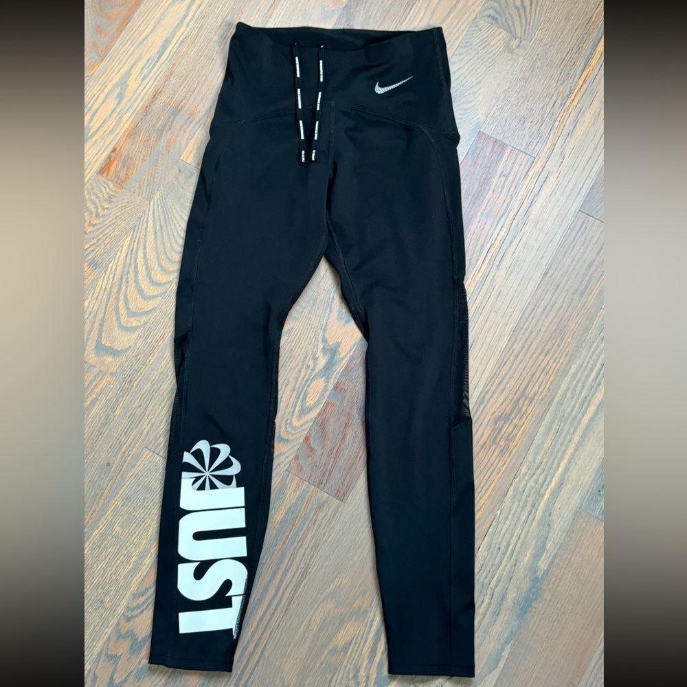 Nike women’s dri-fit 7/8 leggings size XS